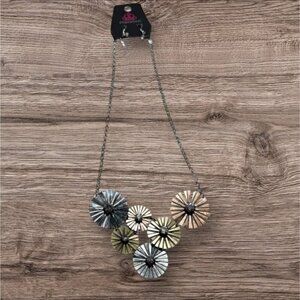 NWT Paparazzi Flower Necklace and Earring Jewelry Statement Set